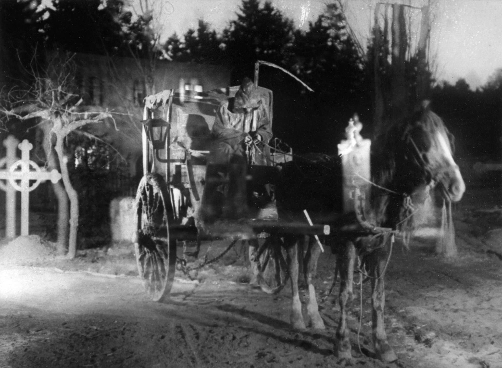 Spectre, Cinema & Séance